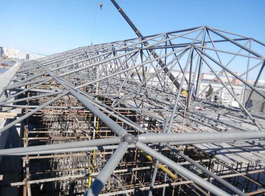 富德商贸城屋顶网架工程